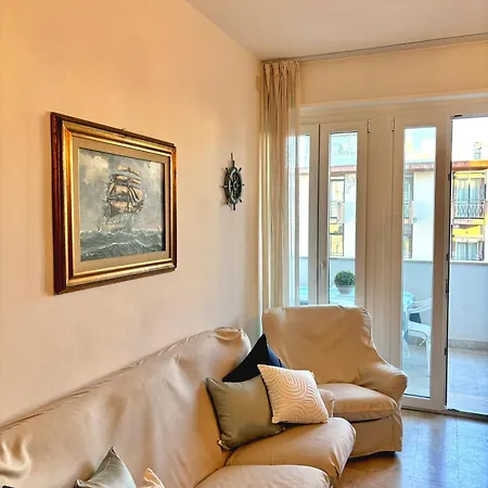 Aria Di Mare Su Viale Ceccarini