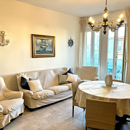 Apartment Aria Di Mare Su Viale Ceccarini
