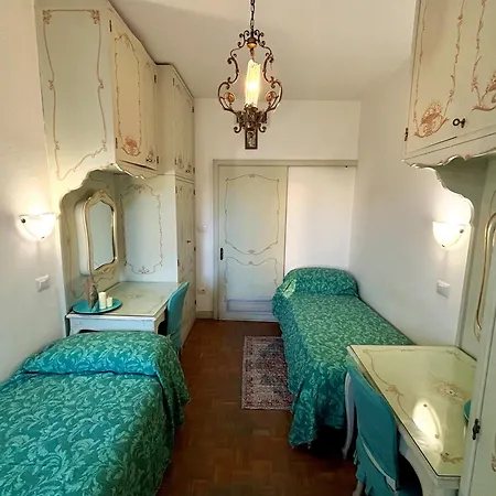 Aria Di Mare Su Viale Ceccarini ريتشيوني