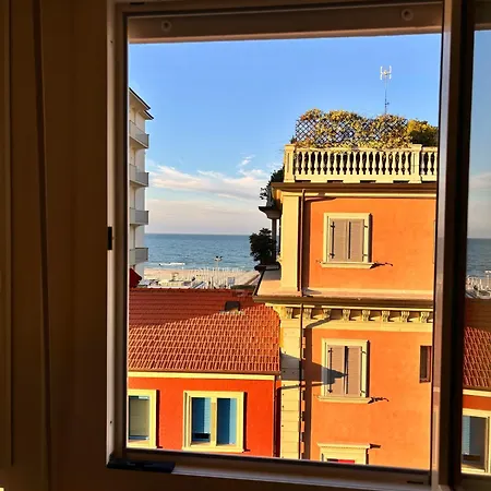 شقة Aria Di Mare Su Viale Ceccarini ريتشيوني