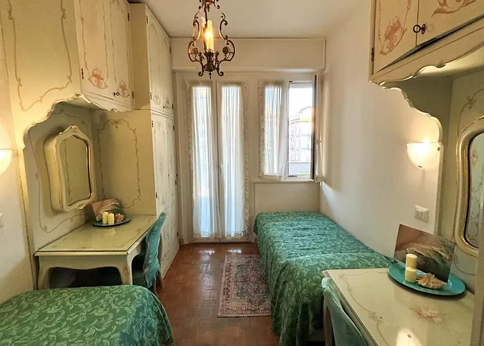 Aria Di Mare Su Viale Ceccarini ריצ'יונה